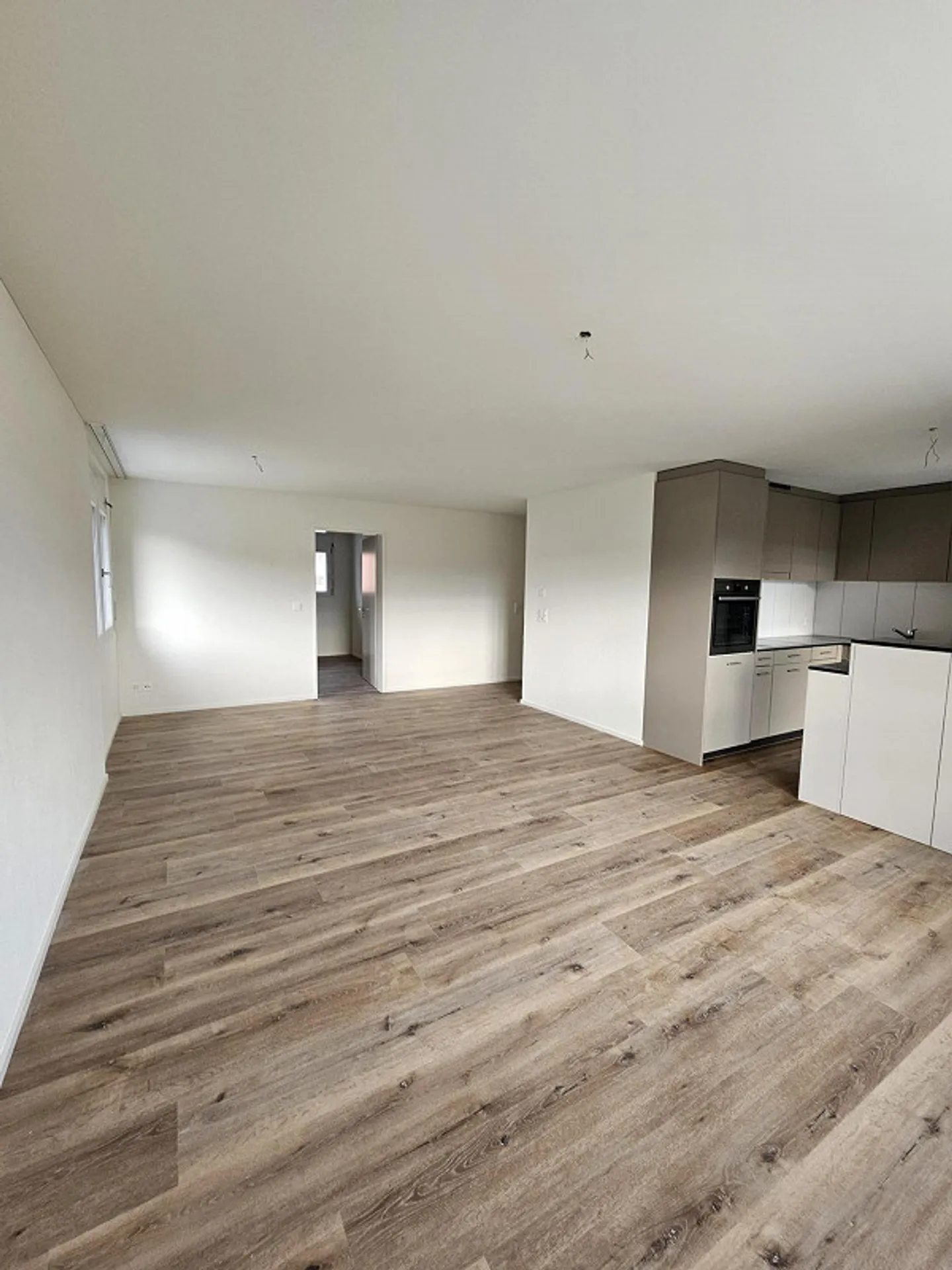 Modern 4.5 room apartment with large balcony - Photo 8 of 11