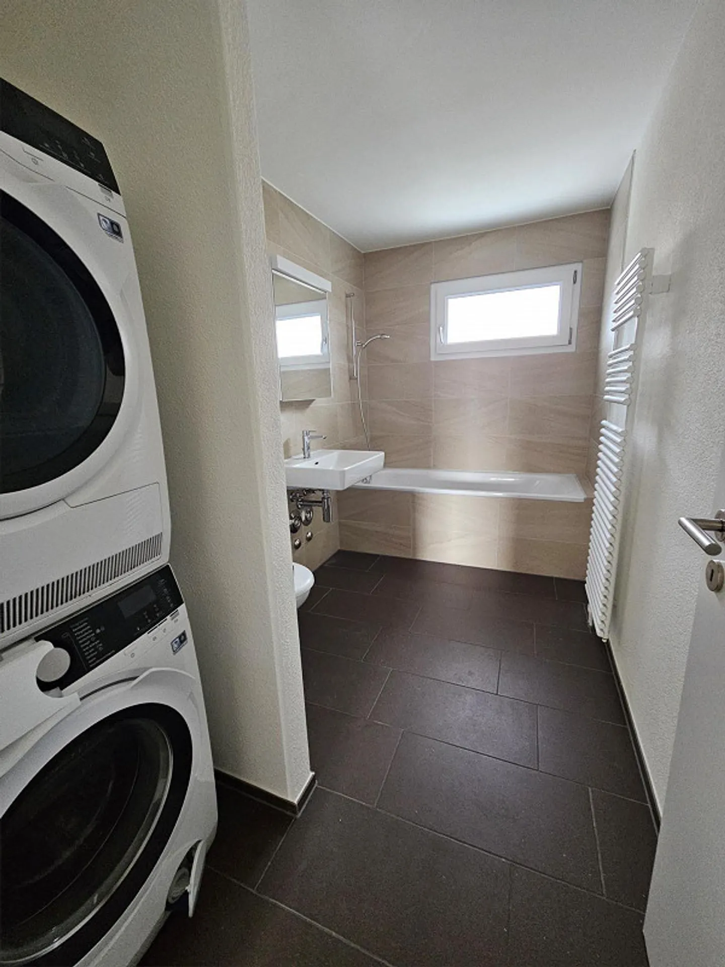 Modern 4.5 room apartment with large balcony - Photo 6 of 11