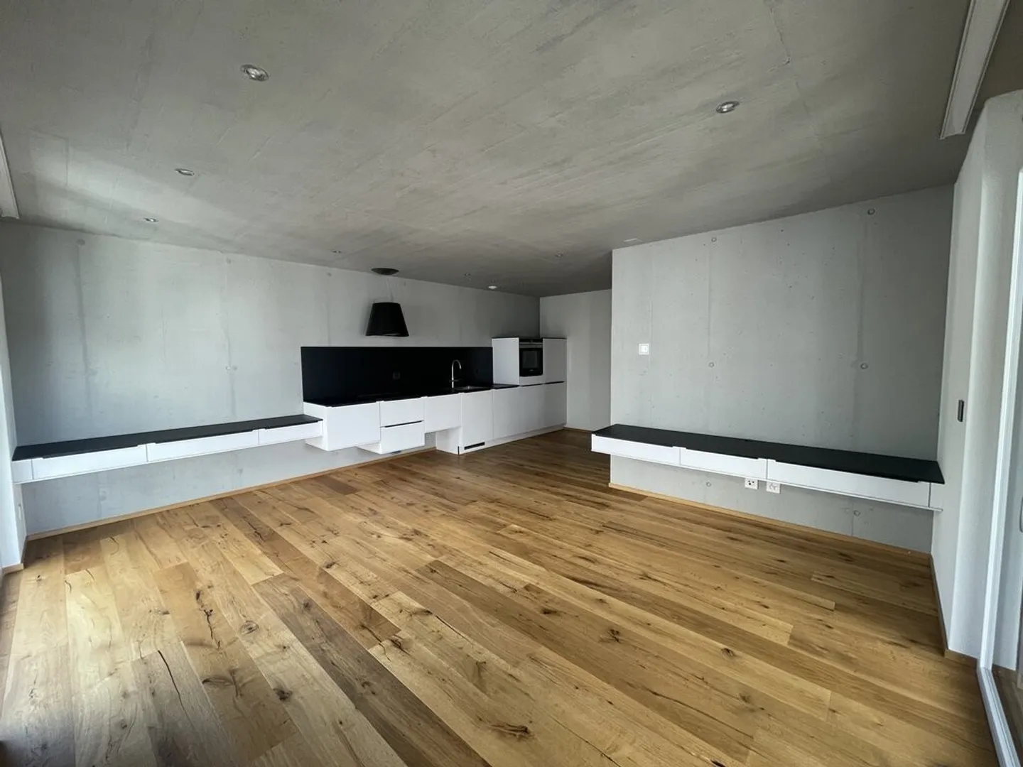 Modern apartment seeks residents - Photo 3 of 9