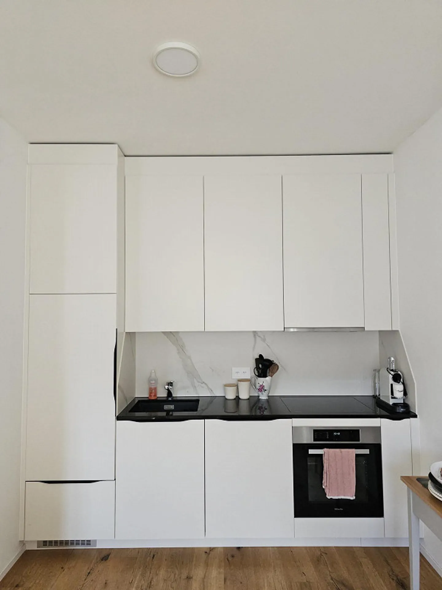 Bellissimo appartamento arredato di 2,5 stanze nel cuore di Zurzach - Foto 3 di 9