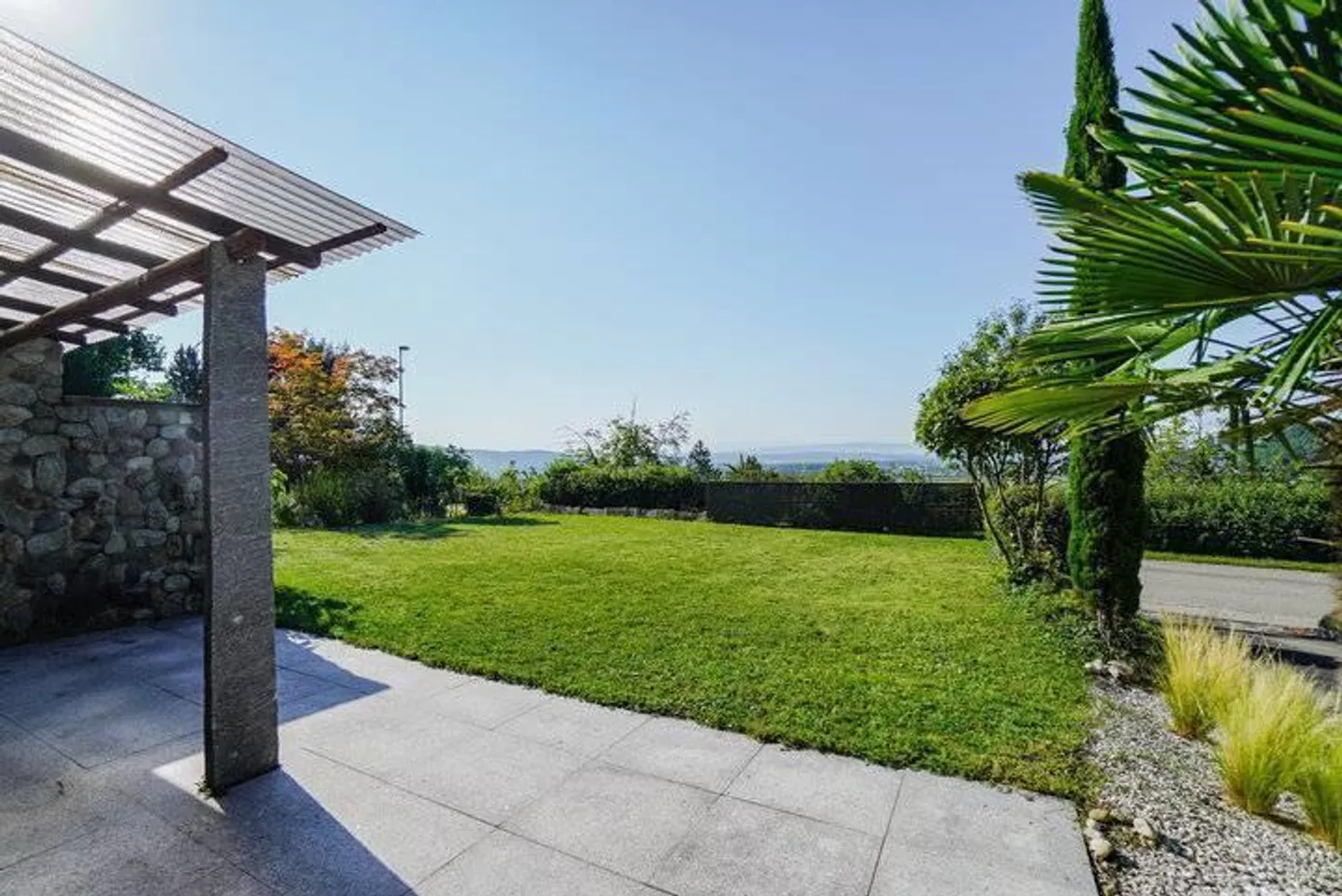 VIVERE SPAZIOSAMENTE CON VISTA SUL LAGO - Foto 8 di 8