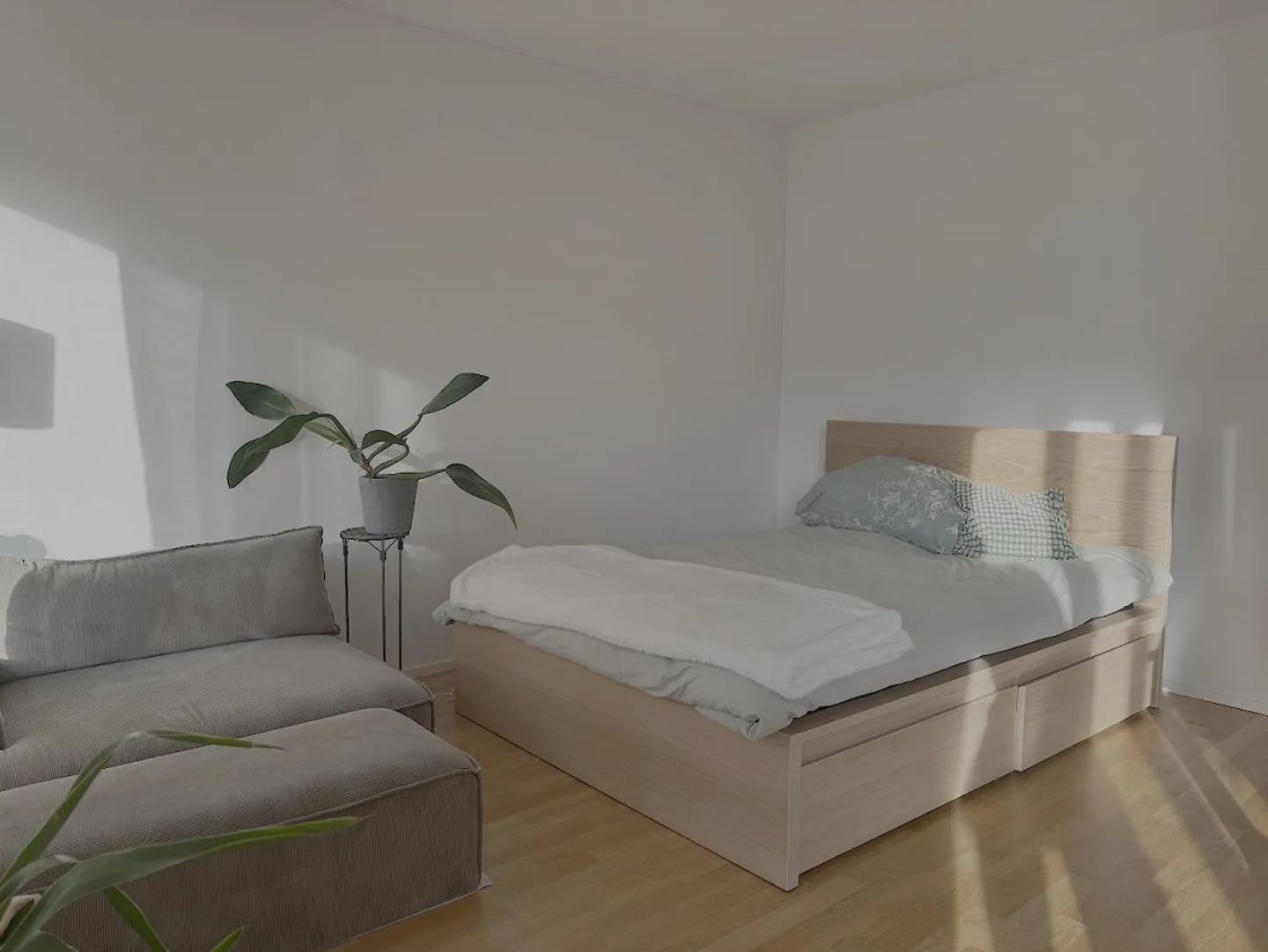 1 ½ Room Apartment with Sunny Balcony - Photo 2 of 18