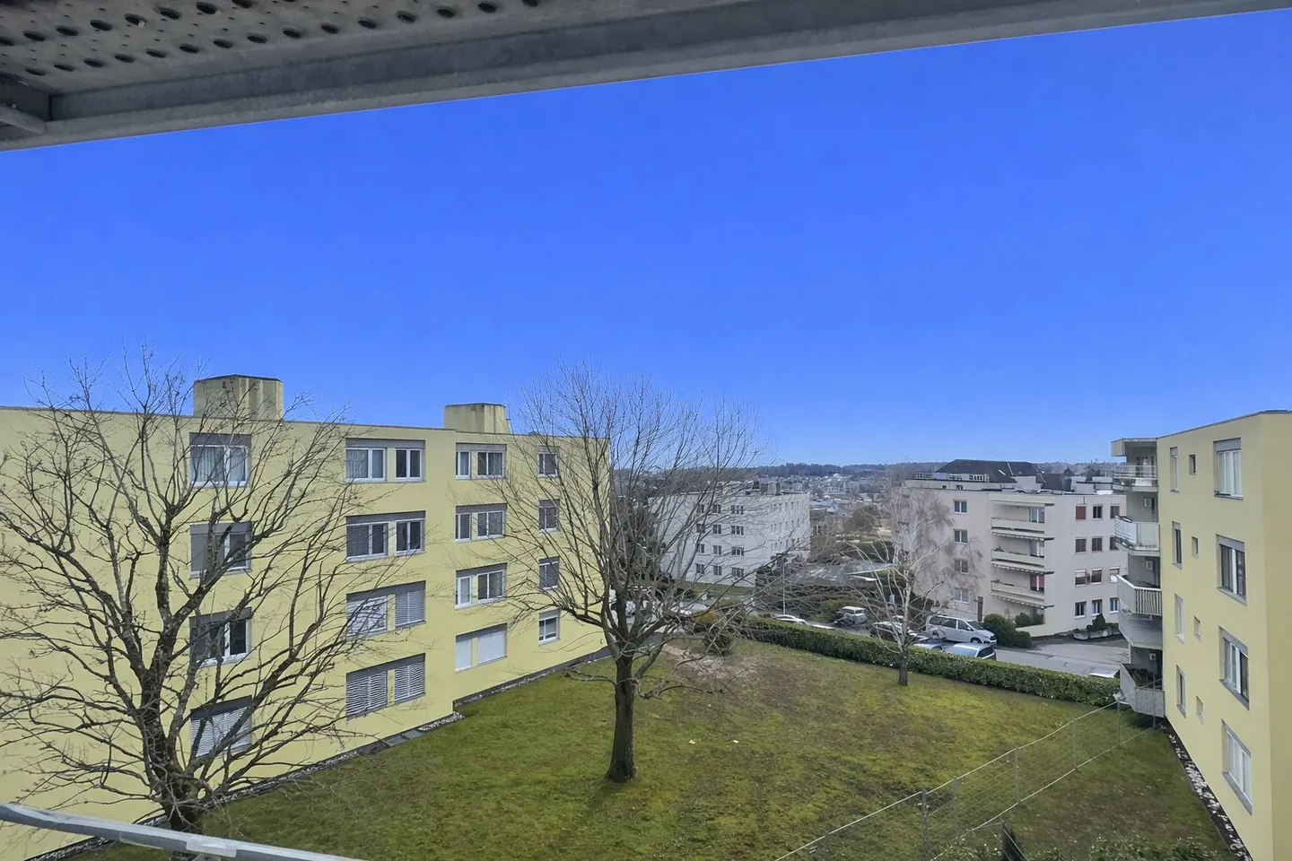 Charmante Wohnung in besetzter Leibrente ohne Miete, ideal gelegen in Mont-sur-Rolle - Foto 2 von 14