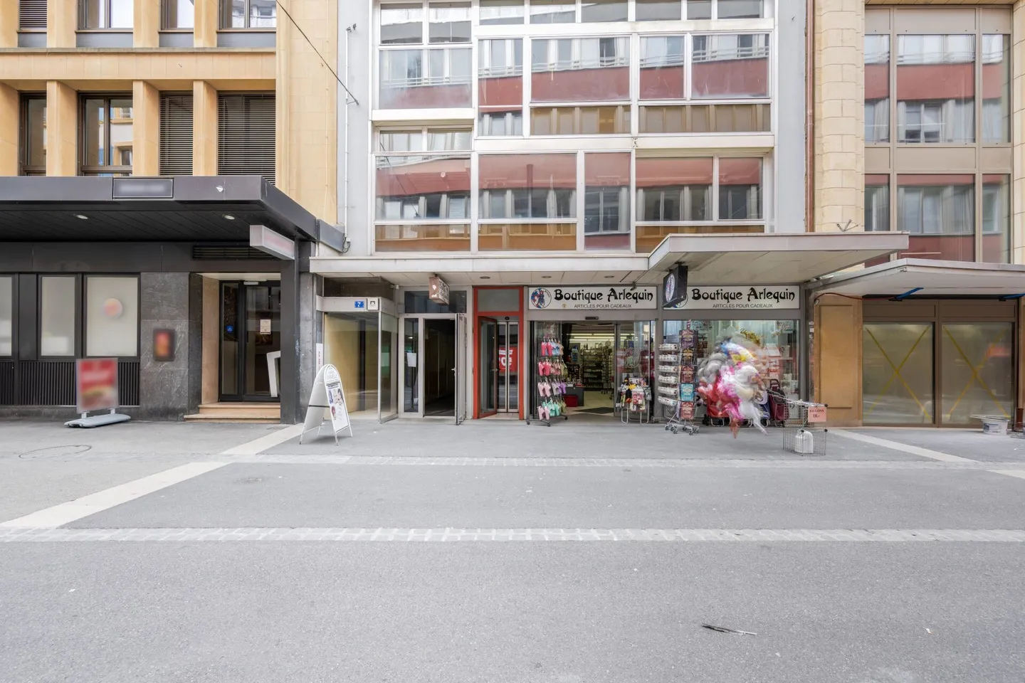 Extraordinary Commercial Space in the Heart of Neuchâtel - Photo 1 of 10