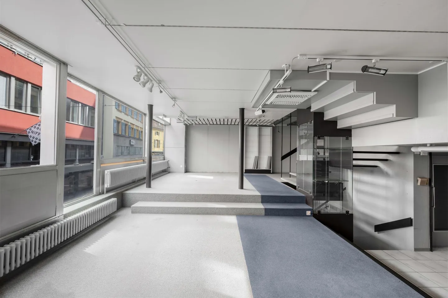 Extraordinary Commercial Space in the Heart of Neuchâtel - Photo 6 of 10