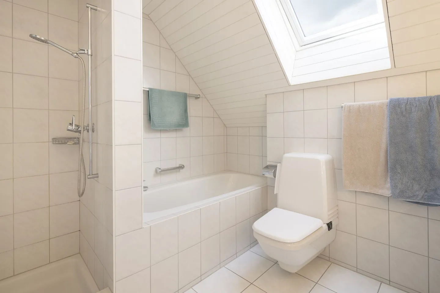 Maison individuelle bien entretenue avec jardin idyllique - Photo 11 sur 12