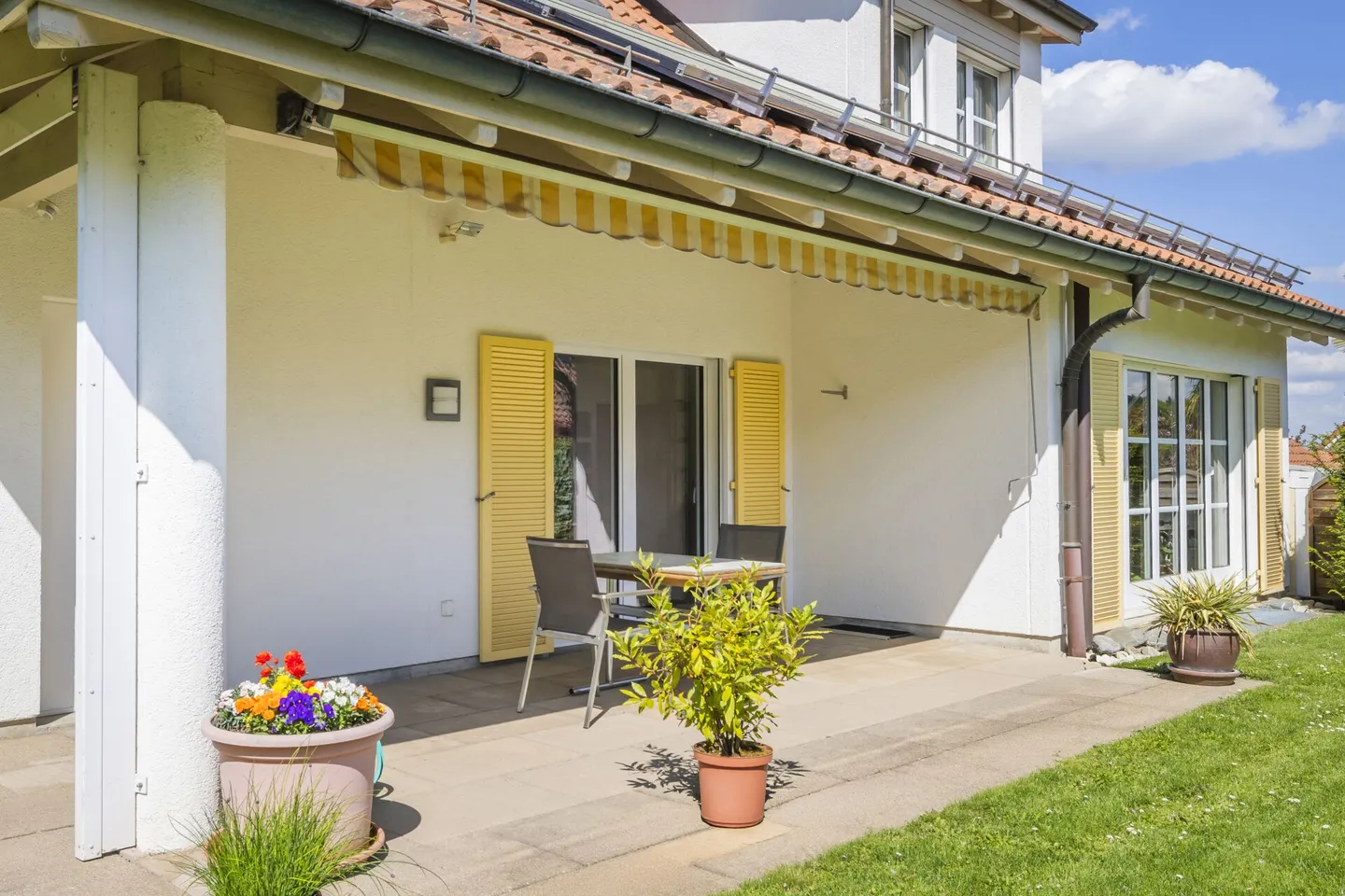 Maison individuelle bien entretenue avec jardin idyllique - Photo 3 sur 12