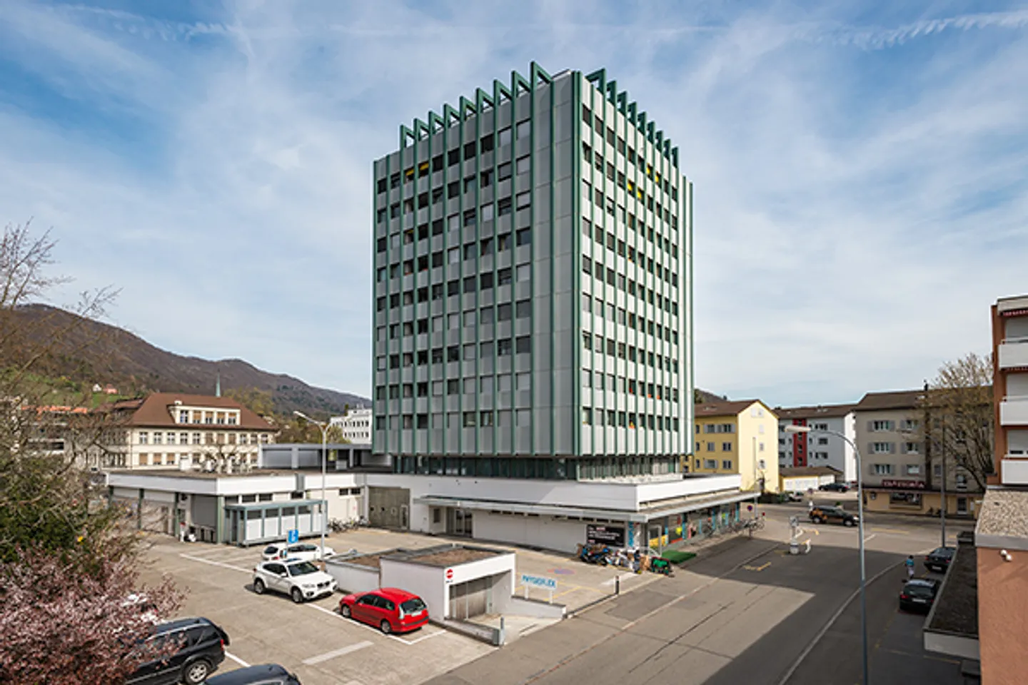 Mieten ohne Kaution - Wohnen über den Dächern im Zentrum von Wettingen! - Foto 2 von 11