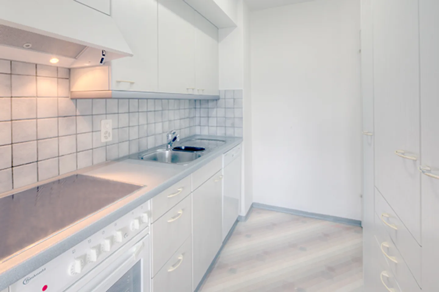 Mieten ohne Kaution - Wohnen über den Dächern im Zentrum von Wettingen! - Foto 6 von 11