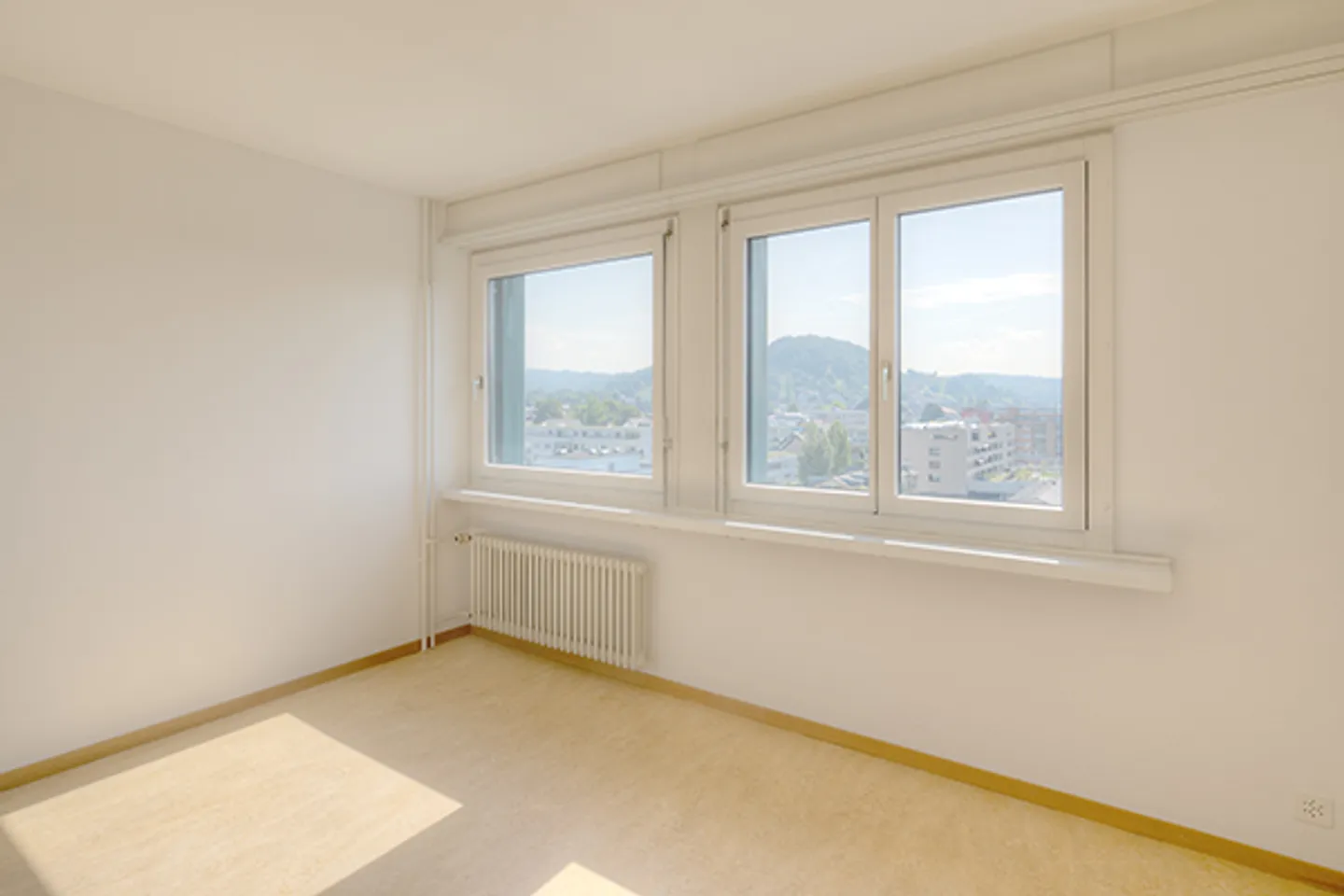 Mieten ohne Kaution - Wohnen über den Dächern im Zentrum von Wettingen! - Foto 9 von 11