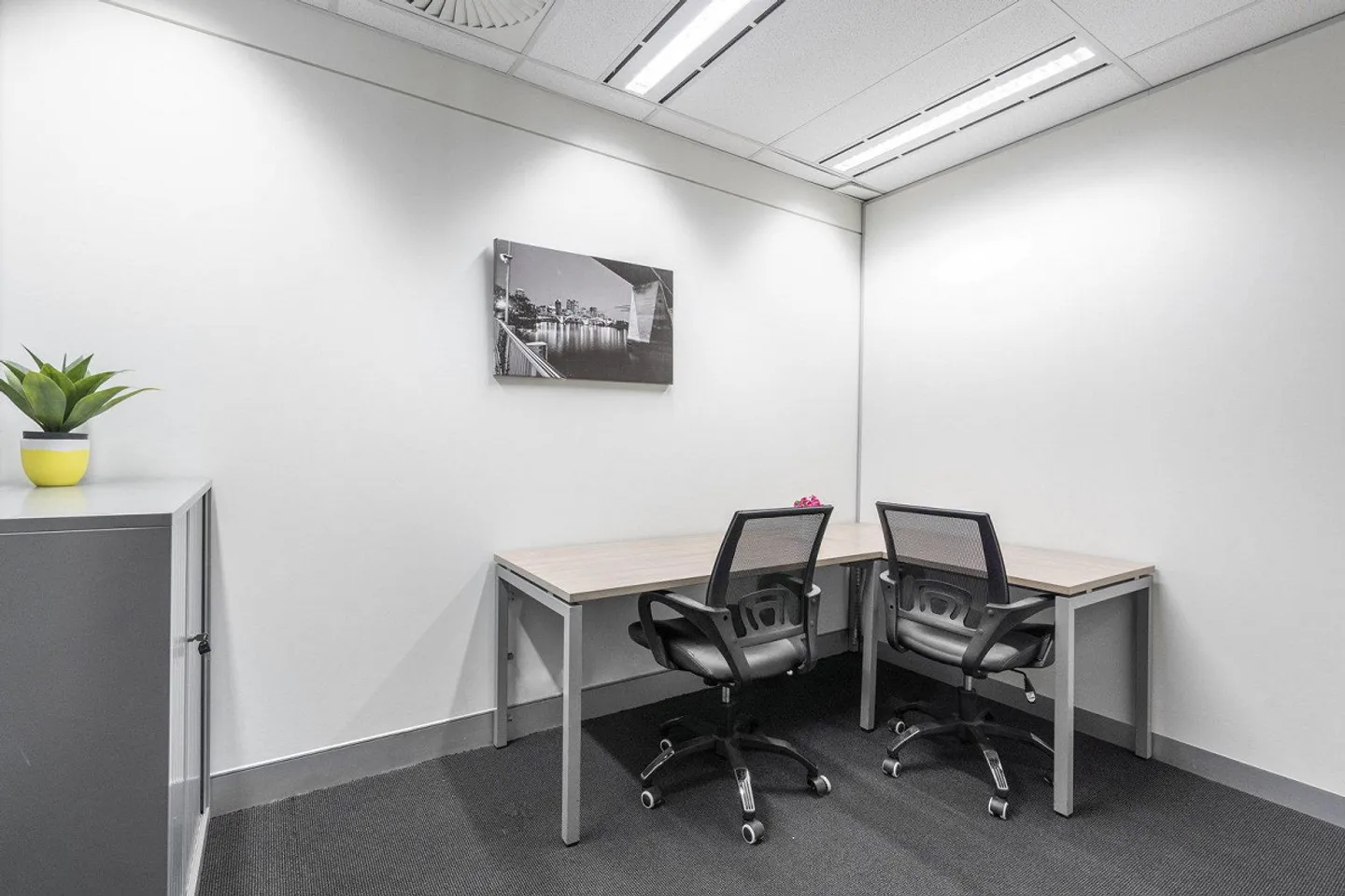Private office space for 2 in Regus Spoom Glattpark - Photo 1 of 6