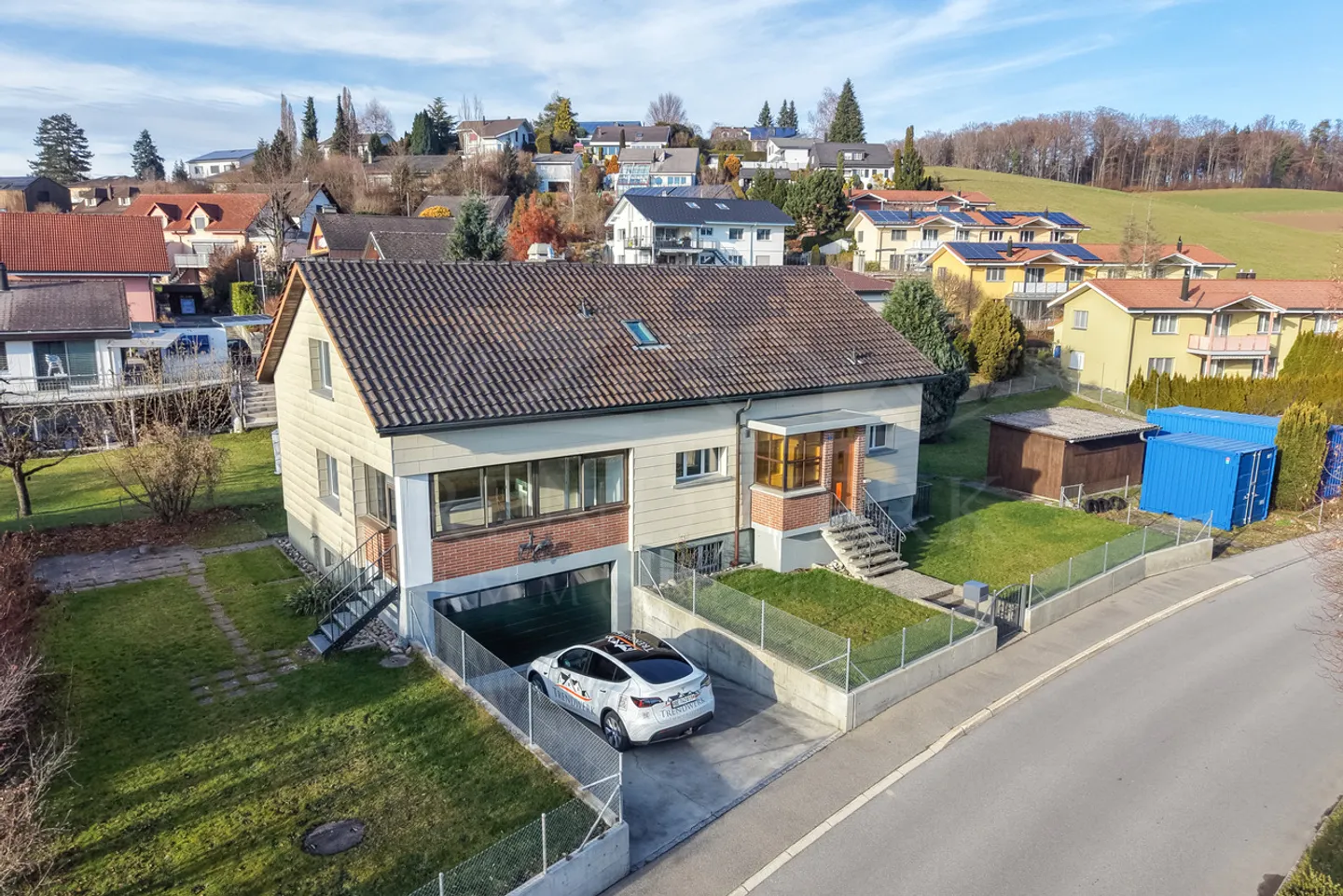 Casa unifamiliare di 6 stanze, tranquilla e luminosa a Ueberstorf - Foto 1 di 12