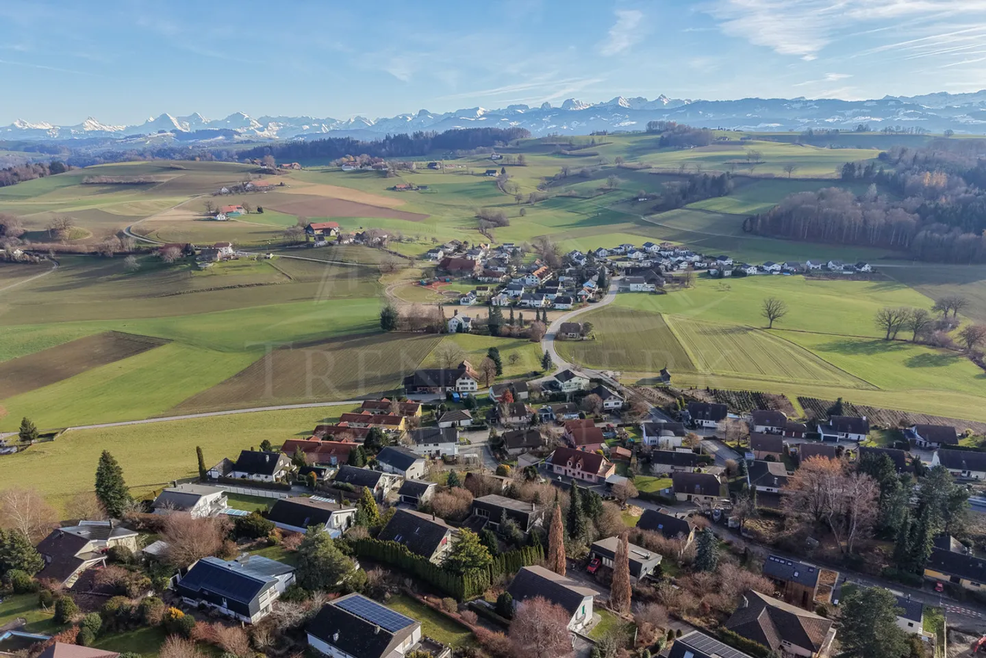 Casa unifamiliare di 6 stanze, tranquilla e luminosa a Ueberstorf - Foto 2 di 12
