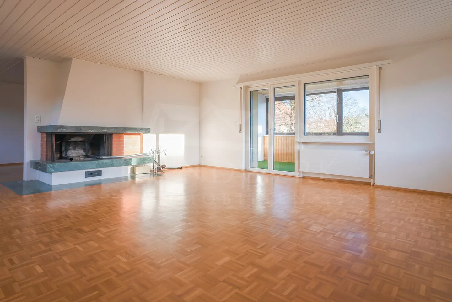 Casa unifamiliare di 6 stanze, tranquilla e luminosa a Ueberstorf - Foto 3 di 12