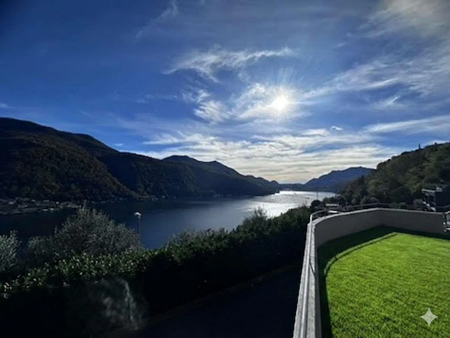 Geräumige und Helle Endvilla mit Unverpassbarem Seeblick - Mieten zum Kauf - Foto 1 von 13