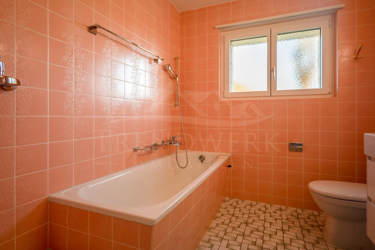 Casa unifamiliare di 6 stanze, tranquilla e luminosa a Ueberstorf - Foto 5 di 12