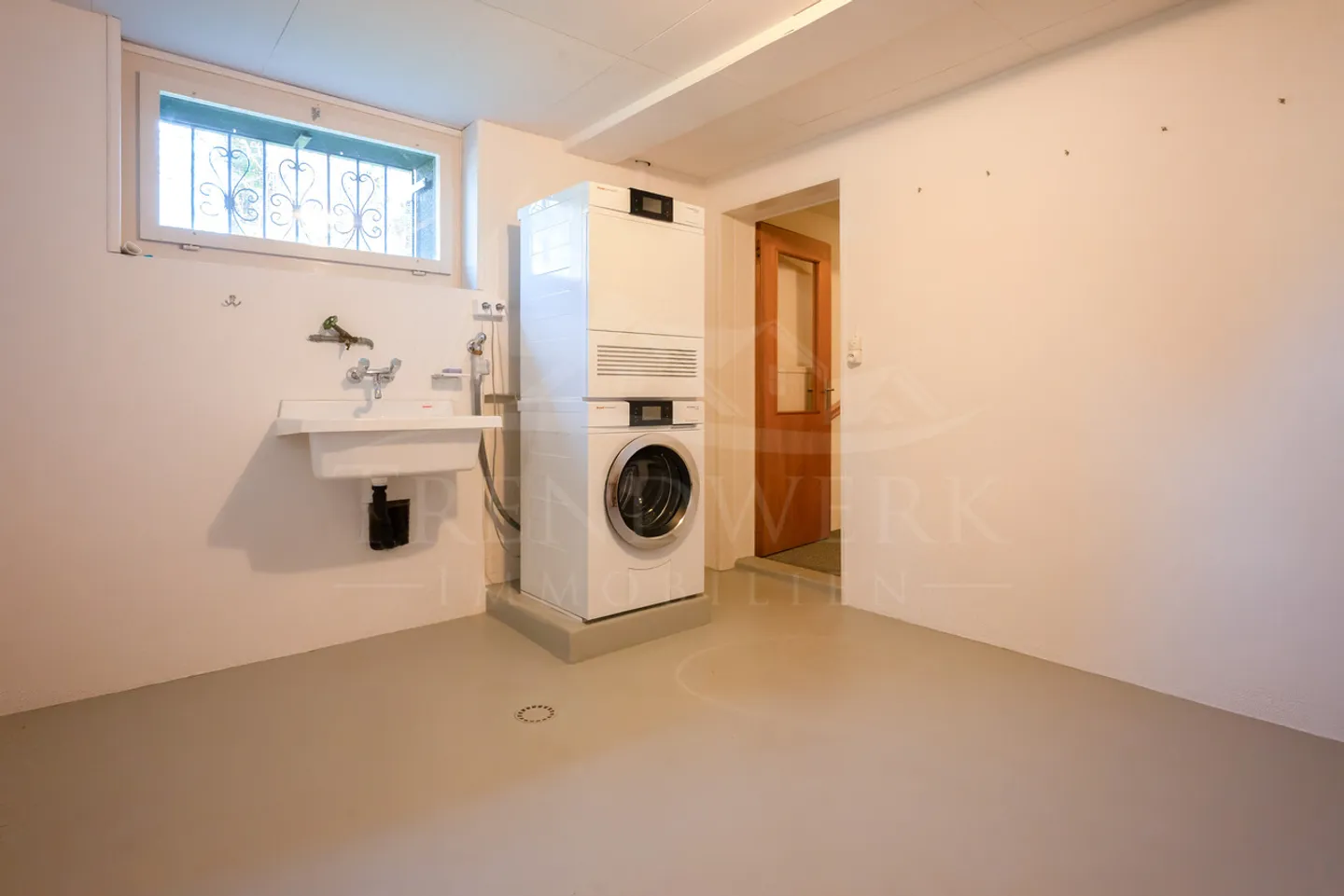 Casa unifamiliare di 6 stanze, tranquilla e luminosa a Ueberstorf - Foto 12 di 12