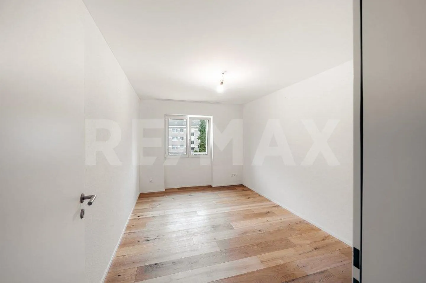 Modern 4.5-Room Apartment in Kloten - Photo 11 of 13