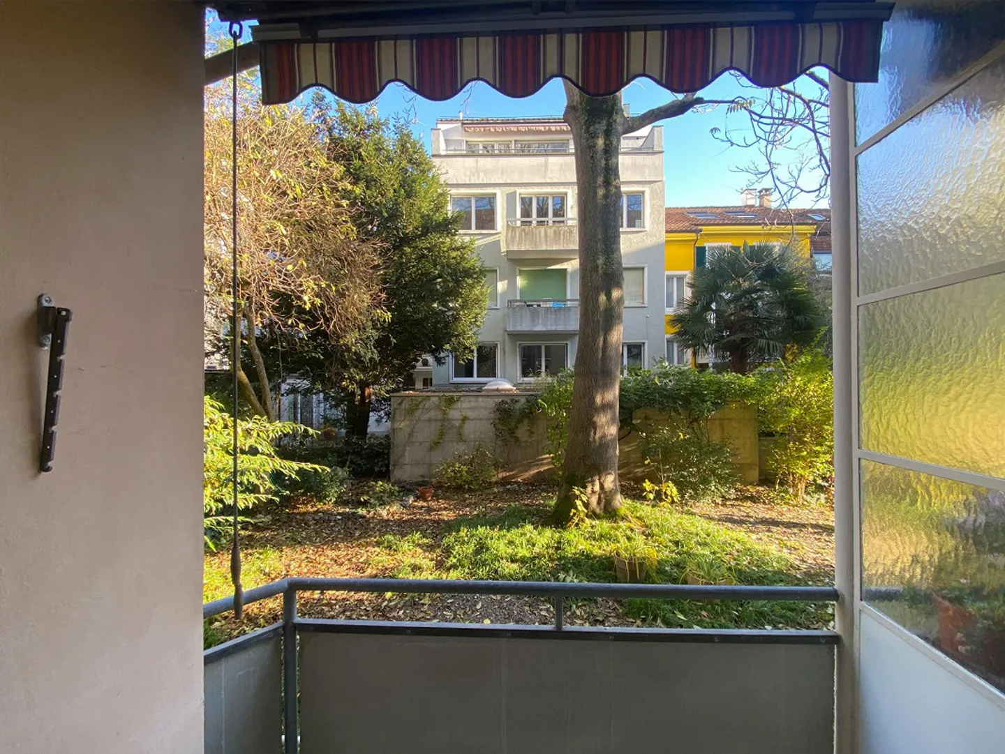 Appartamento simpatico con 2 stanze al piano terra vicino alla clinica Merian Iselin - Foto 3 di 7