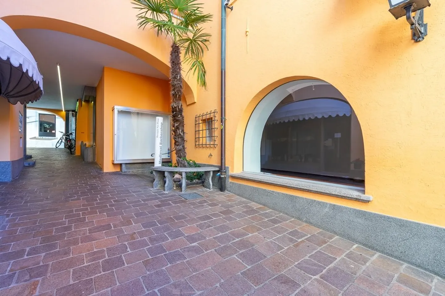 Gewerbliche Räumlichkeiten zu vermieten - Zentrum Ascona - Foto 3 von 9