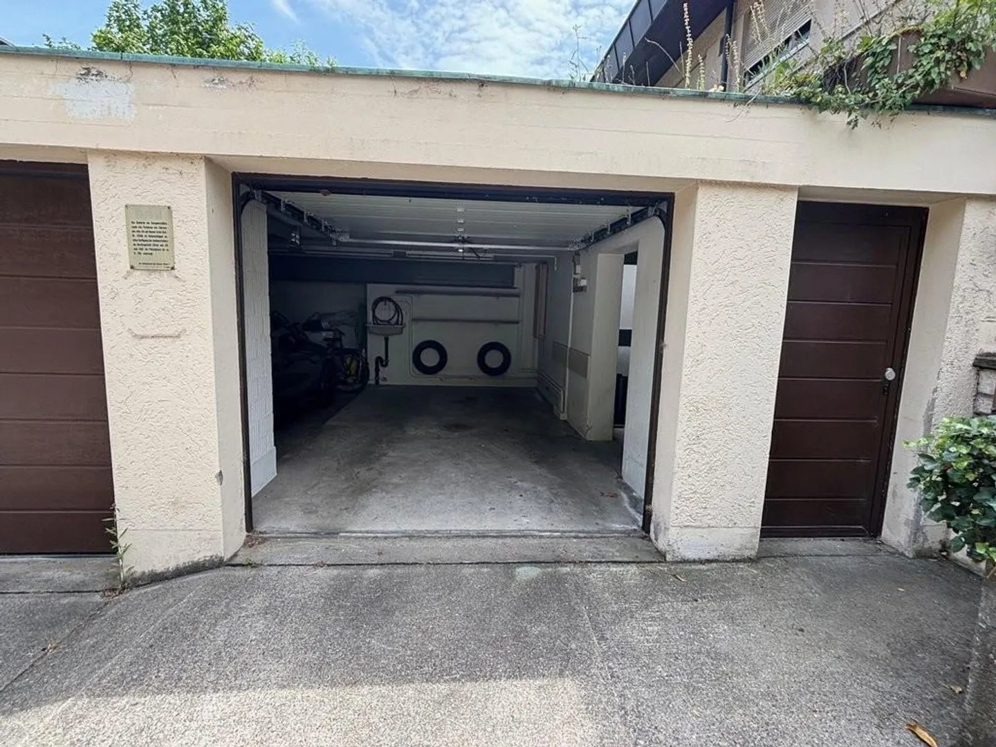 Garage in posizione centrale da affittare - Foto 3 di 4