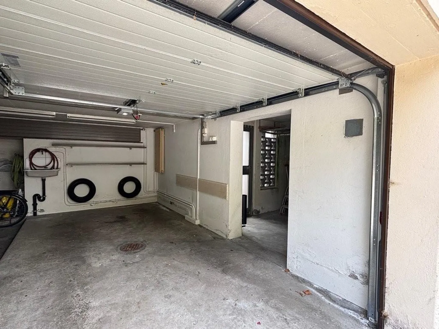 Garage in posizione centrale da affittare - Foto 4 di 4