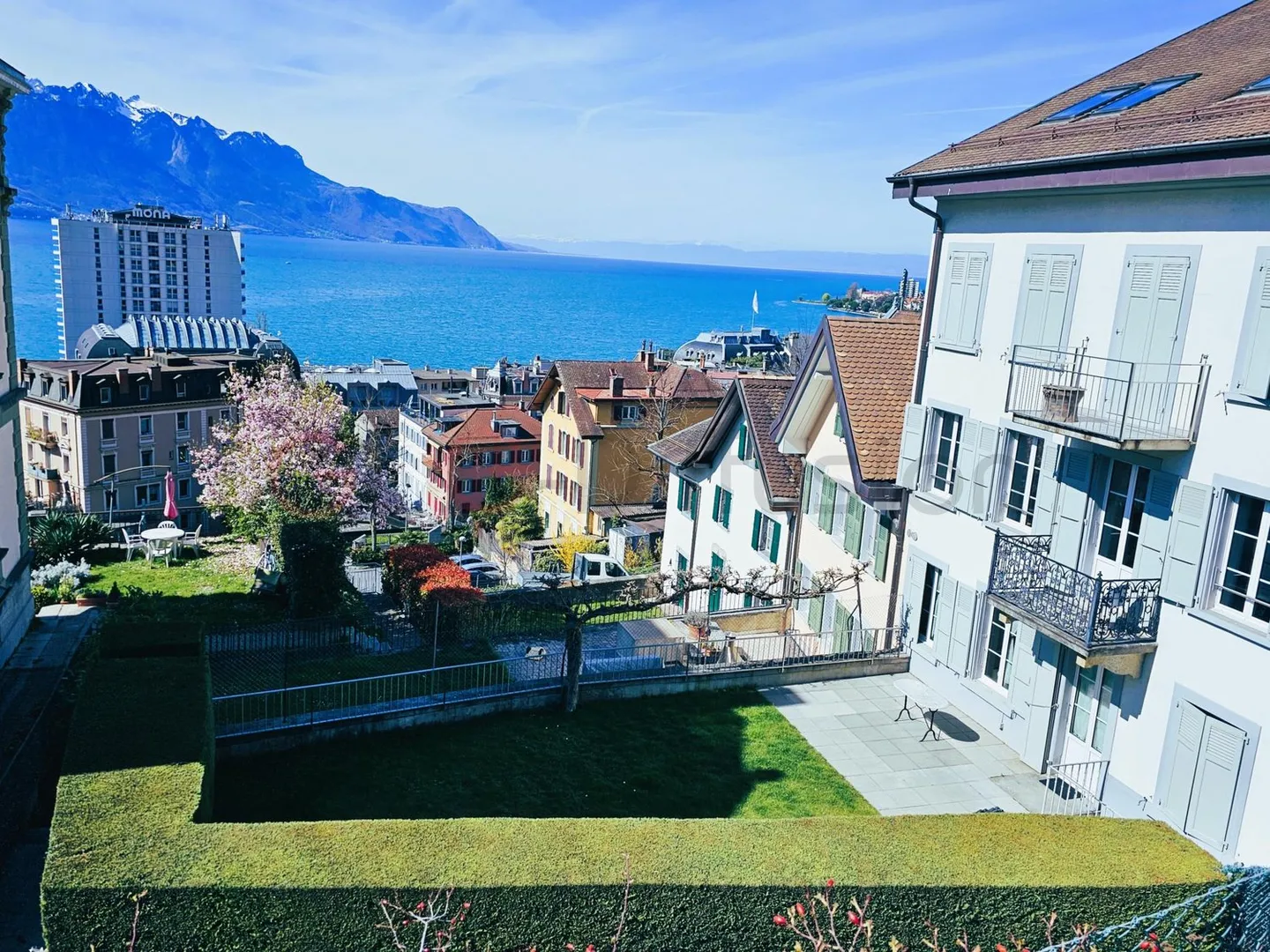 Appartement Éblouissant avec Vue sur le Lac - Photo 5 sur 13