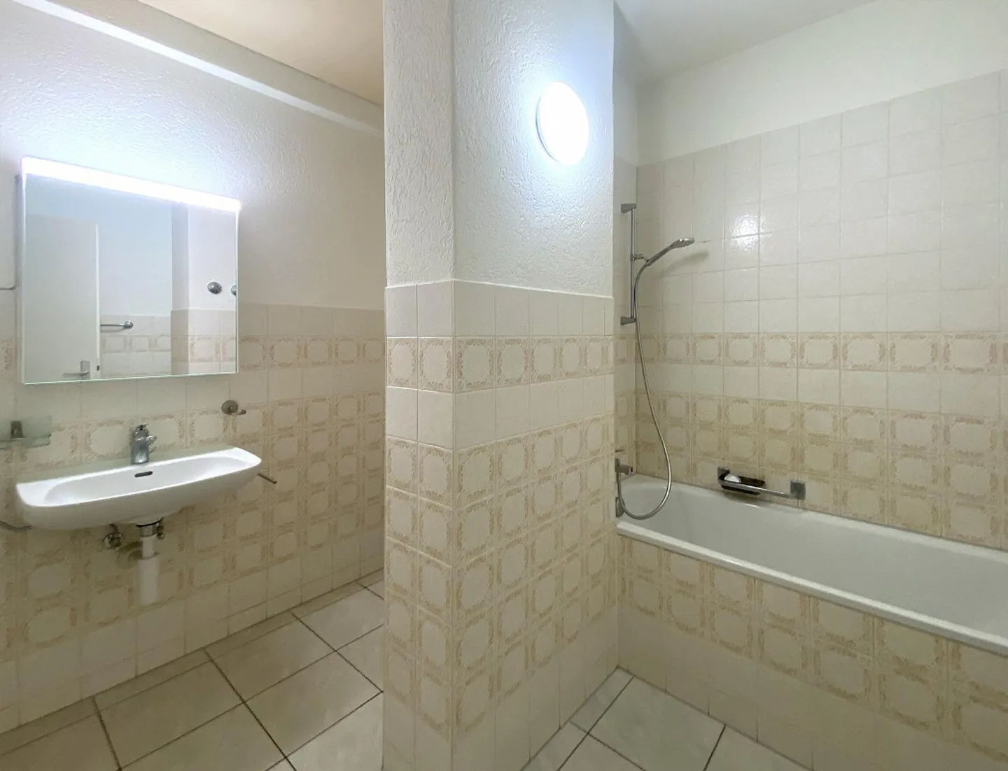 Appartamento simpatico con 2 stanze al piano terra vicino alla clinica Merian Iselin - Foto 6 di 7