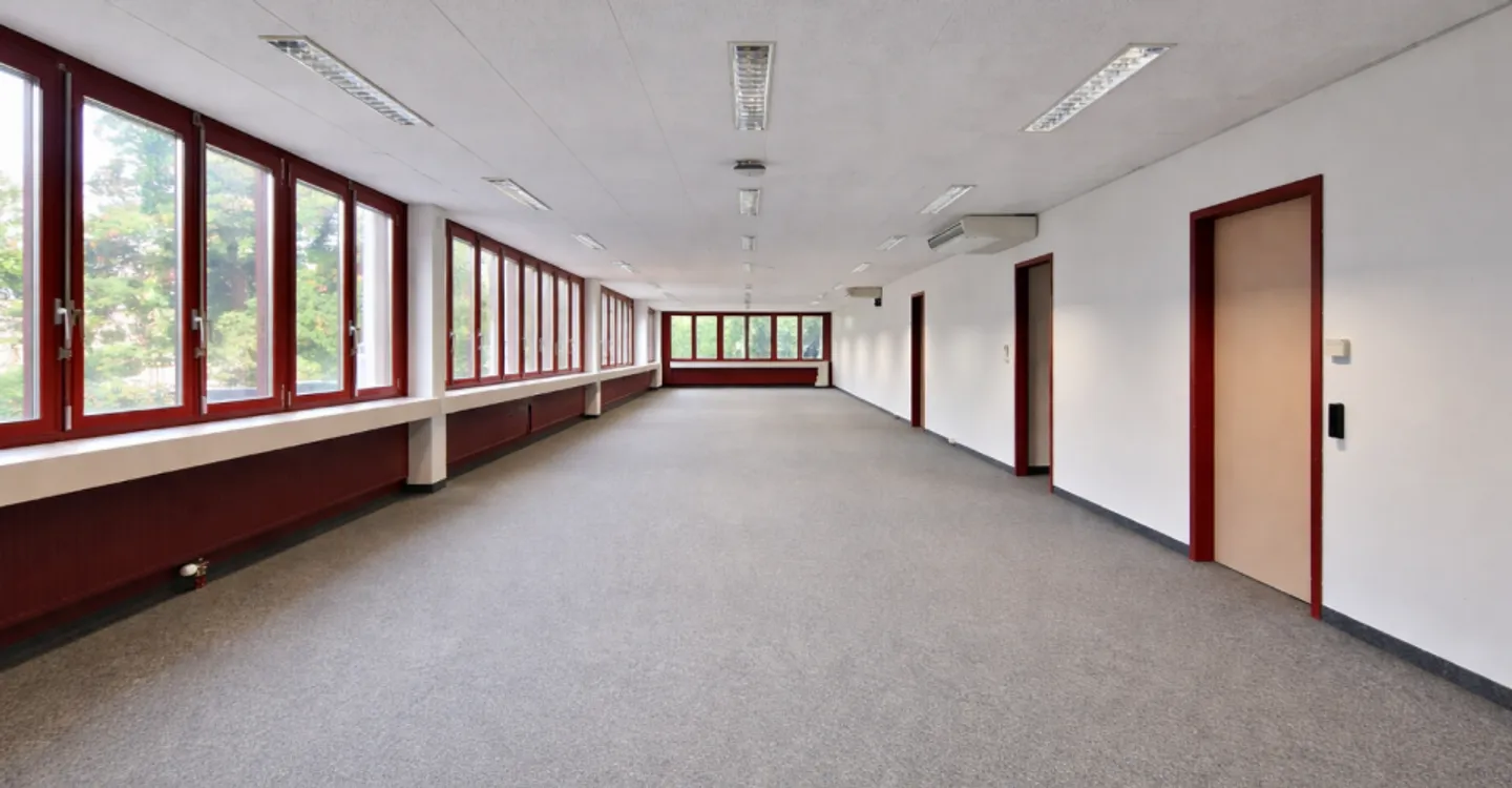 Ufficio moderno con servizi - Foto 2 di 4