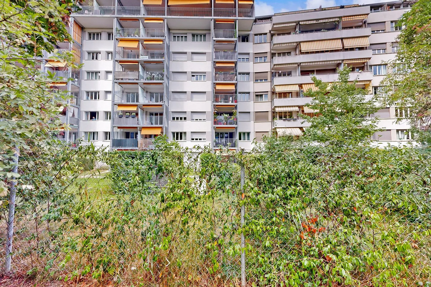 A parking space for rent in Champel - Photo 2 of 2