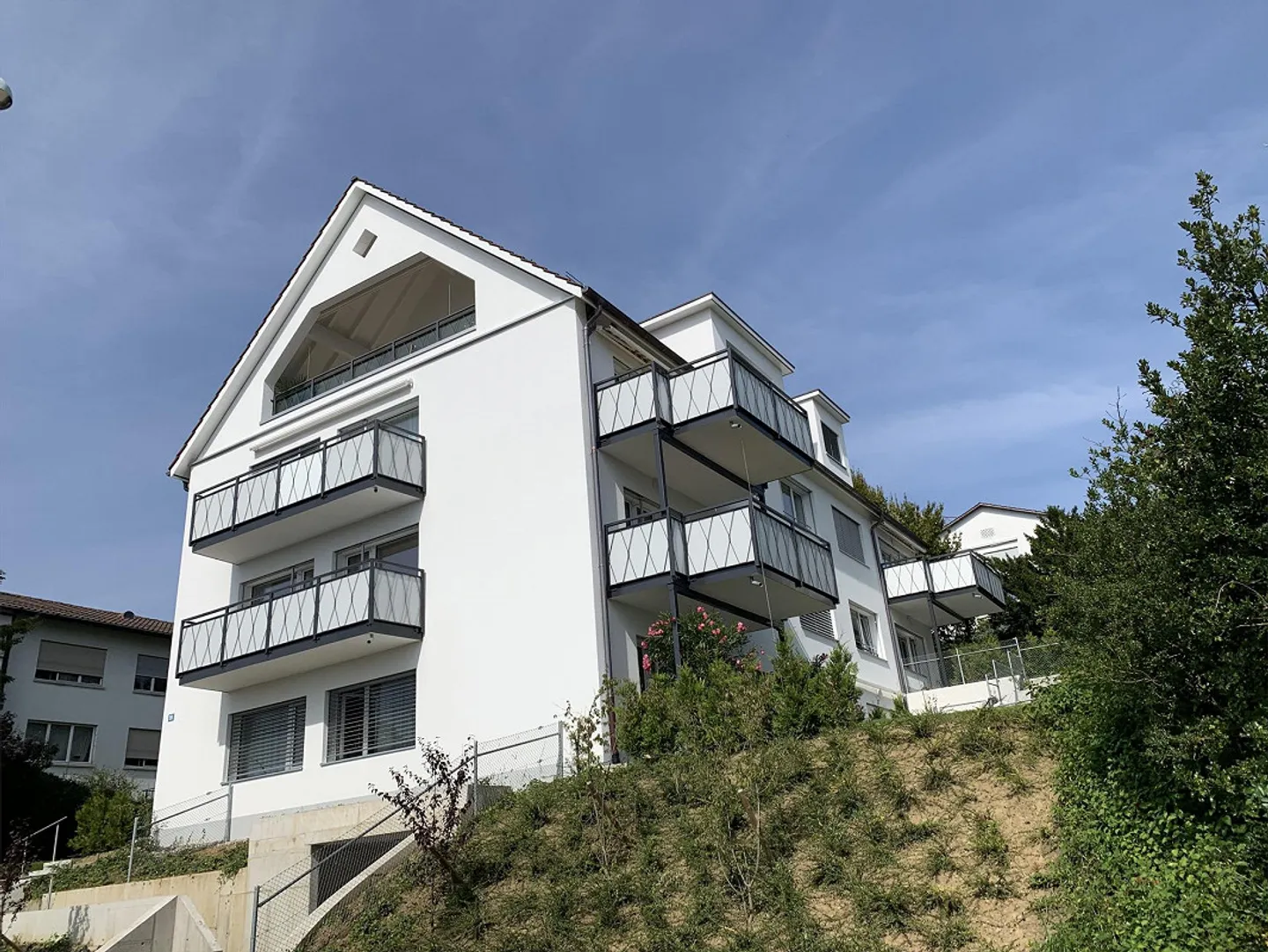 Moderne 2.5-Zimmer-Wohnung in Zürich mit Sitzplatz - Foto 1 von 10