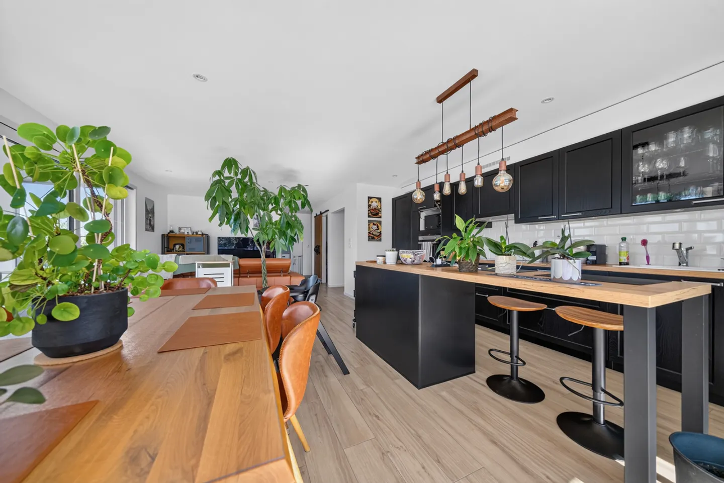 Schöne 4,5-Zimmer-Wohnung mit zwei Terrassen und Garten - Foto 2 von 12