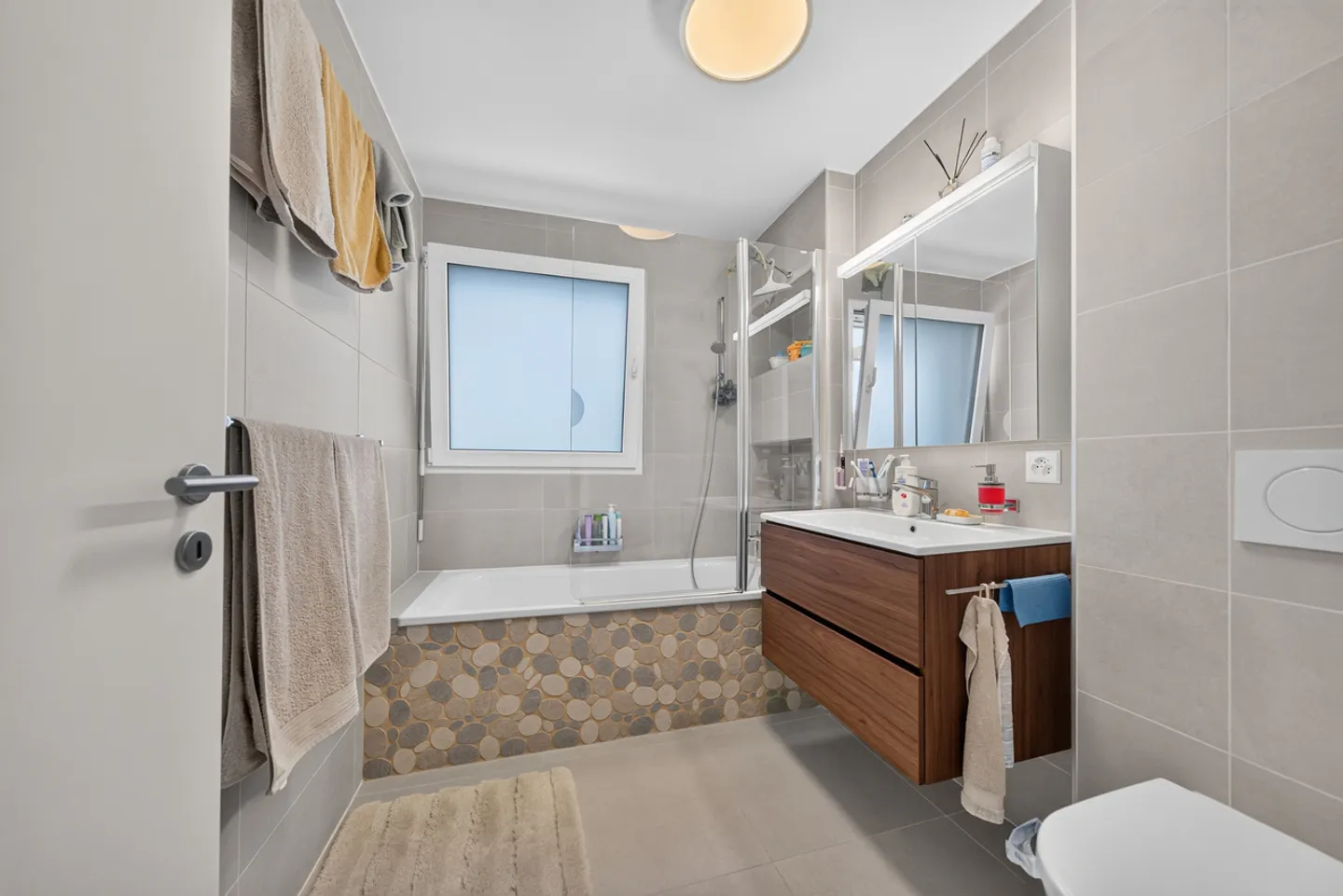Schöne 4,5-Zimmer-Wohnung mit zwei Terrassen und Garten - Foto 10 von 12
