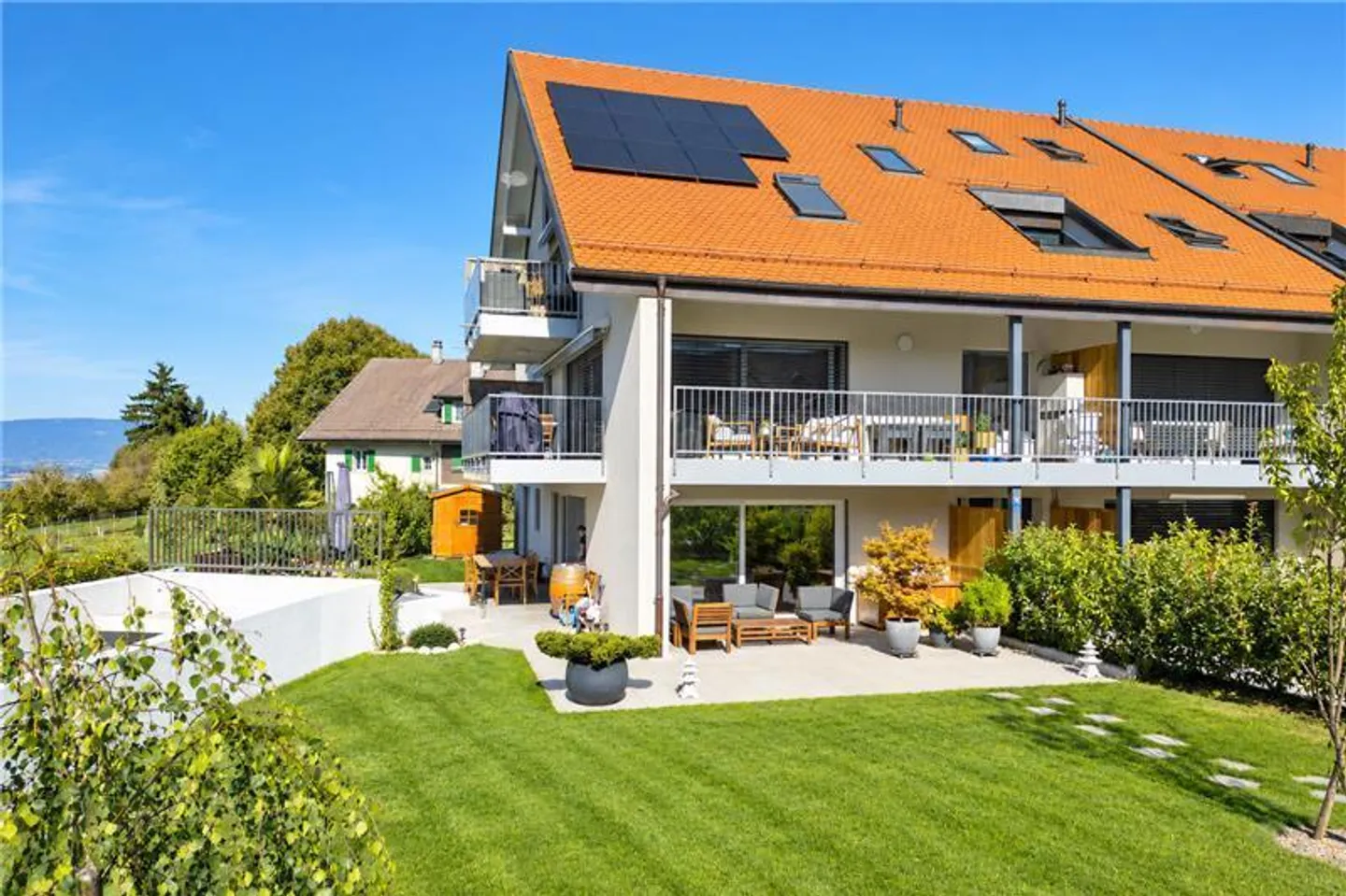 Schöne 4,5-Zimmer-Wohnung mit zwei Terrassen und Garten - Foto 1 von 12