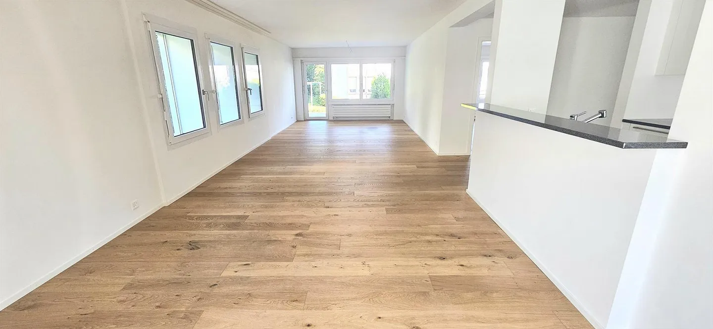 Moderne 2.5-Zimmer-Wohnung in Zürich mit Sitzplatz - Foto 4 von 10