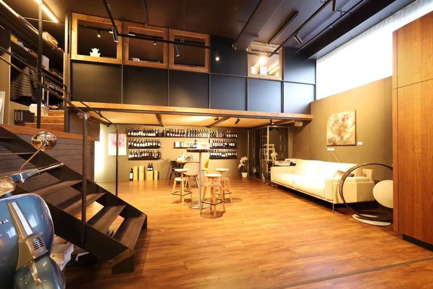 Spazio commerciale flessibile ideale per palestra, location per eventi, gastronomia e locale notturno - Foto 3 di 3