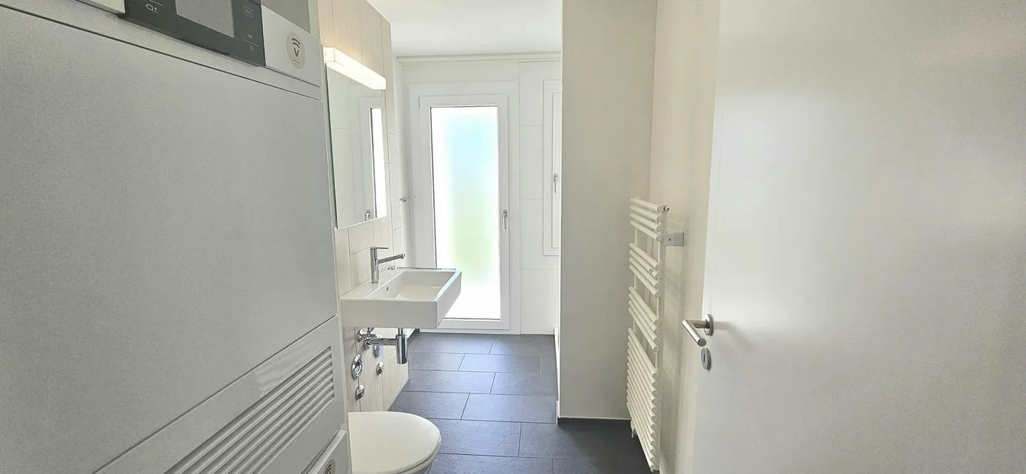 Moderne 2.5-Zimmer-Wohnung in Zürich mit Sitzplatz - Foto 7 von 10