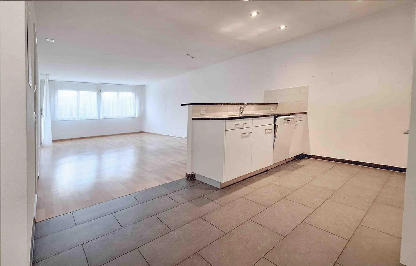 Offenes Wohnen mit Gartensitzplatz - Foto 1 von 9