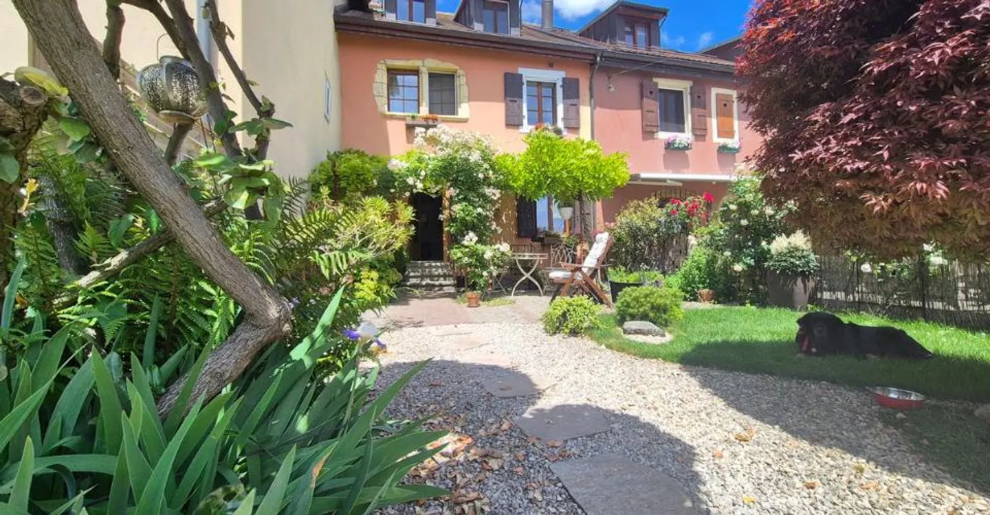 Charmantes Haus mit Seeblick - Foto 1 von 12