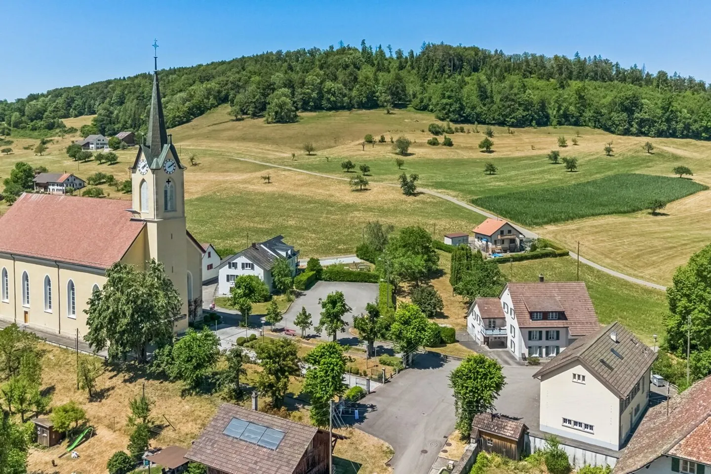 Altbauliegenschaft mit Charakter und grossem Entwicklungspotenzial - Foto 2 di 8