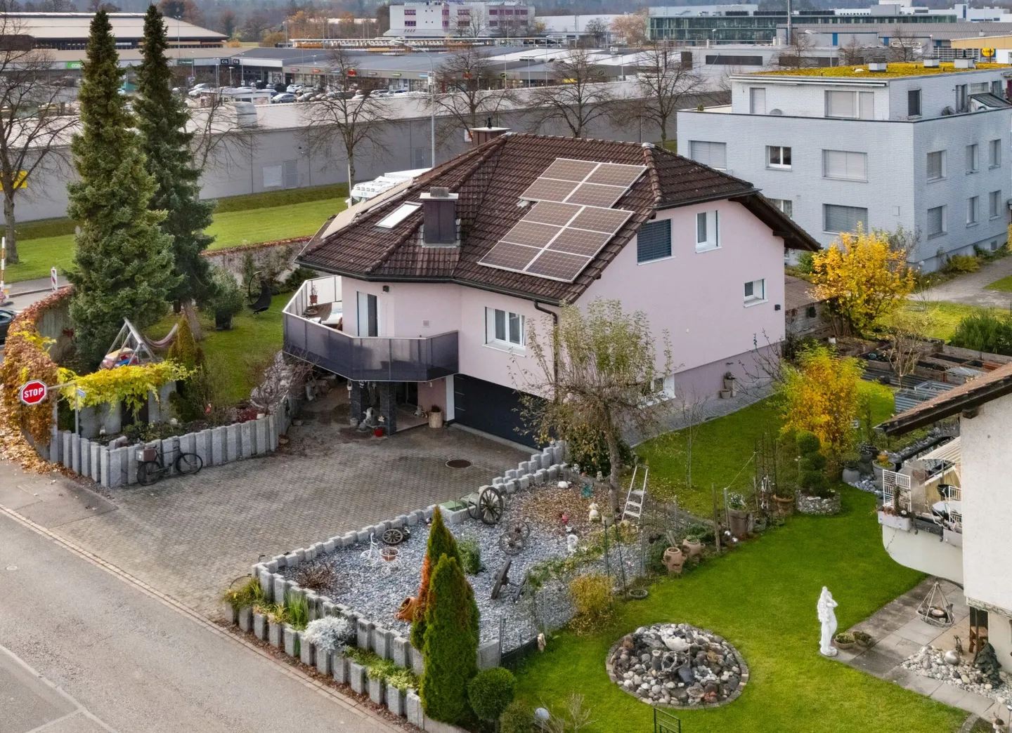 Casa unifamiliare di 7,5 stanze con giardino idilliaco a Weinfelden - Foto 1 di 12