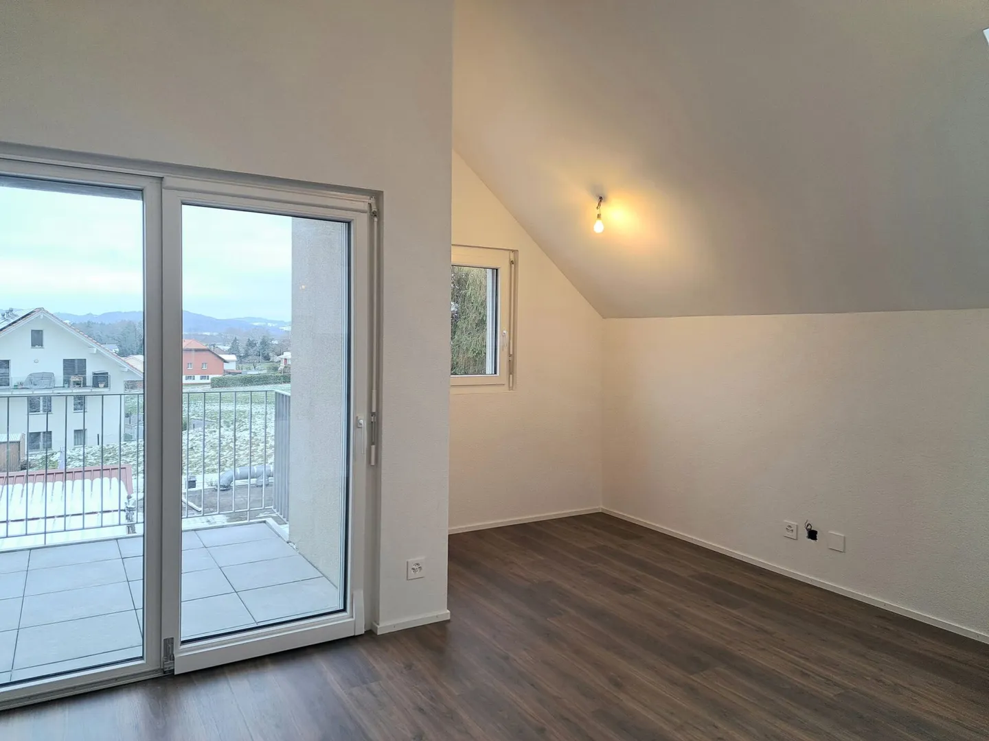 Nouvel appartement de 2,5 pièces au 2ème étage avec jardin commun - Photo 2 sur 11