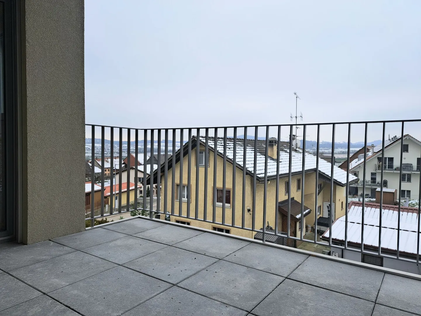 Nouvel appartement de 2,5 pièces au 2ème étage avec jardin commun - Photo 3 sur 11