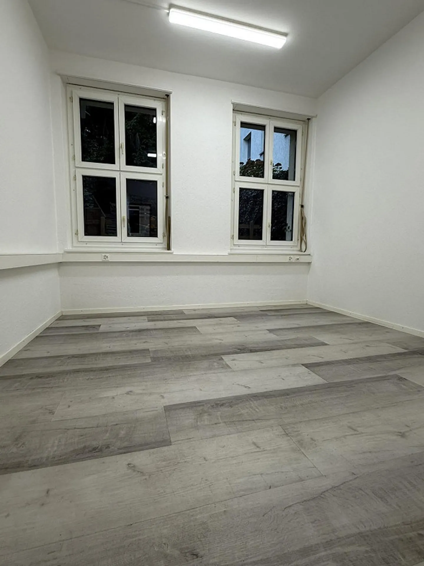 Commercial space for rent! - Photo 8 of 12