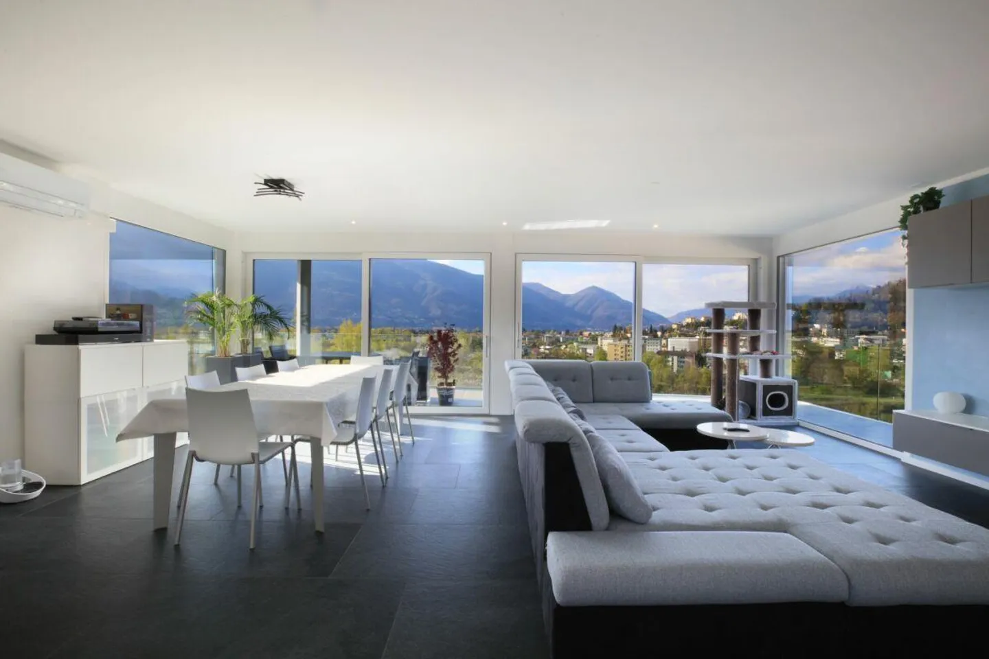 SOLDUNO - Duplex Penthouse with magnificent views of Ascona and the ... - Photo 5 of 17