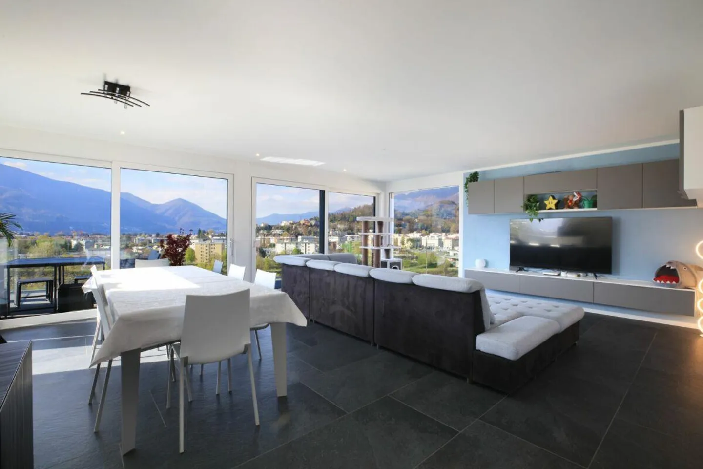 SOLDUNO - Duplex Penthouse with magnificent views of Ascona and the ... - Photo 6 of 17