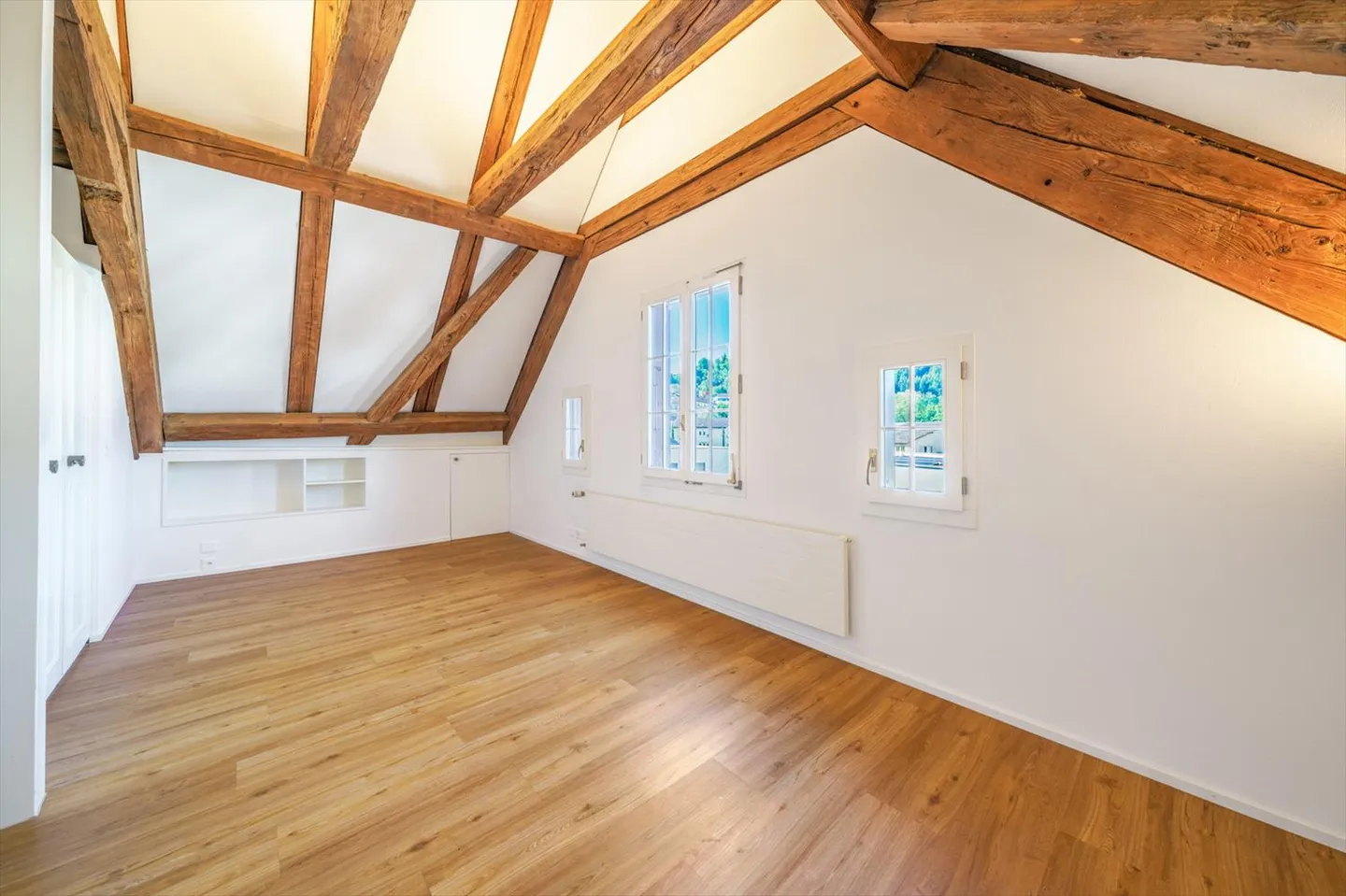 Living with charm and privacy - Photo 5 of 7