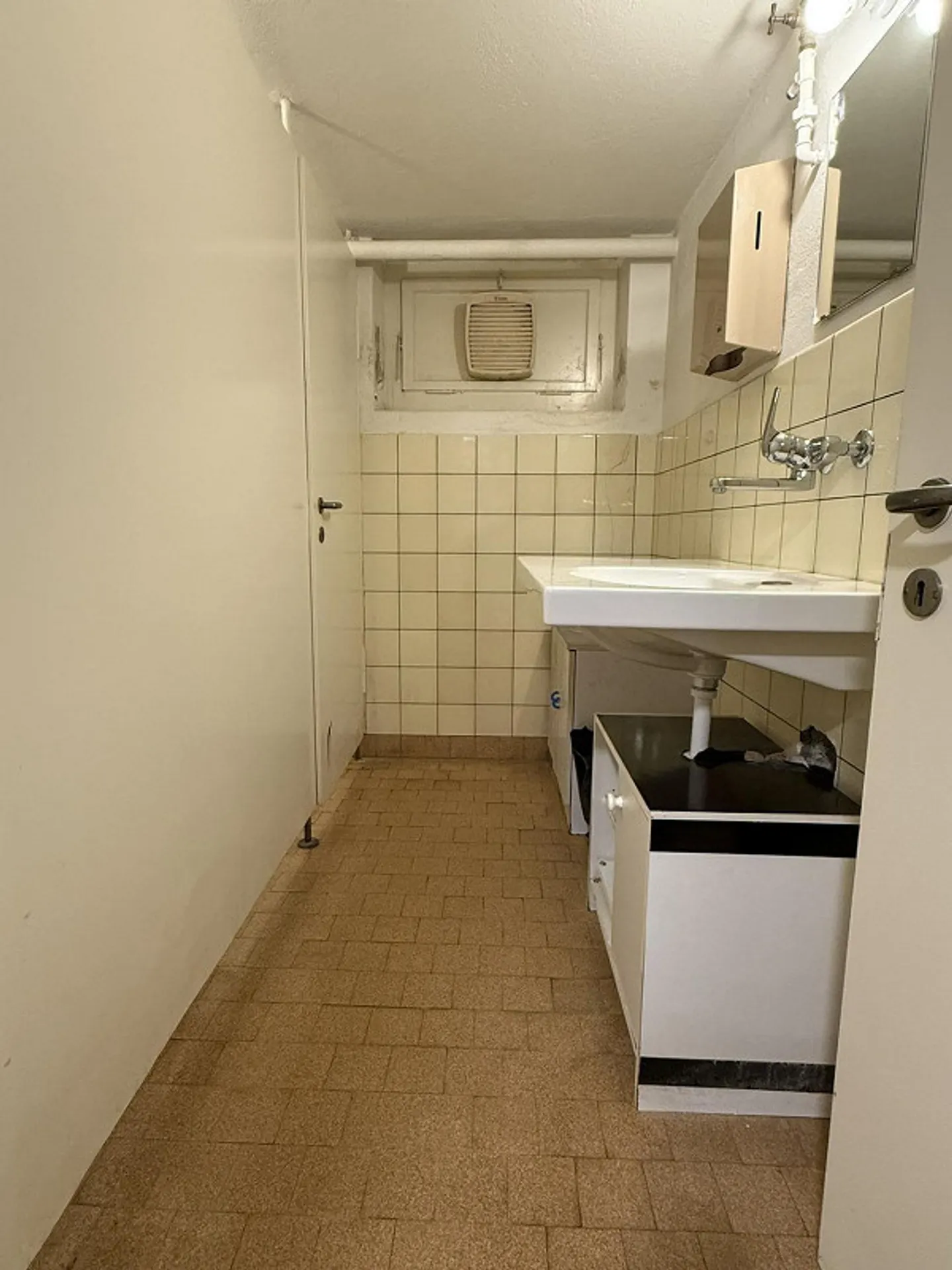 Commercial space for rent! - Photo 12 of 12