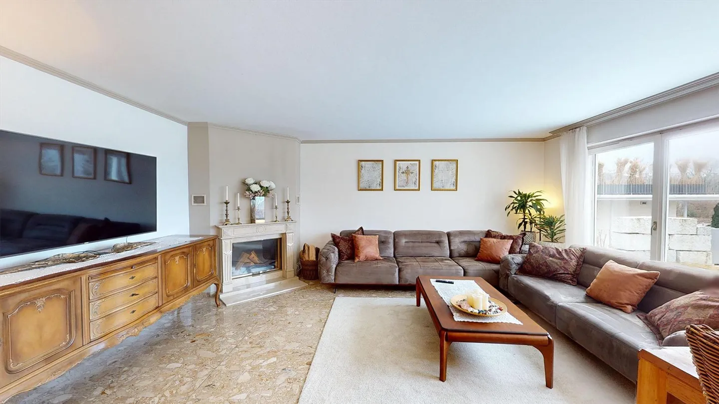 Ampia casa familiare con giardino d'inverno - Foto 4 di 11