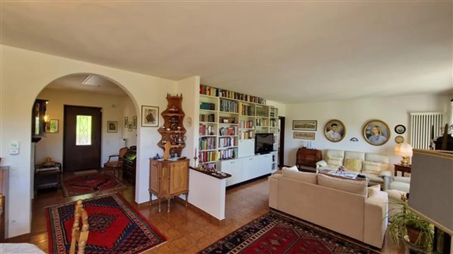 Carabbia: Casa con 4.5 Stanze - Foto 6 di 13